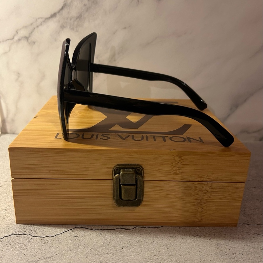 Cat-Eye Black Bow Shaped Sunglasses - Picture 2 of 4
